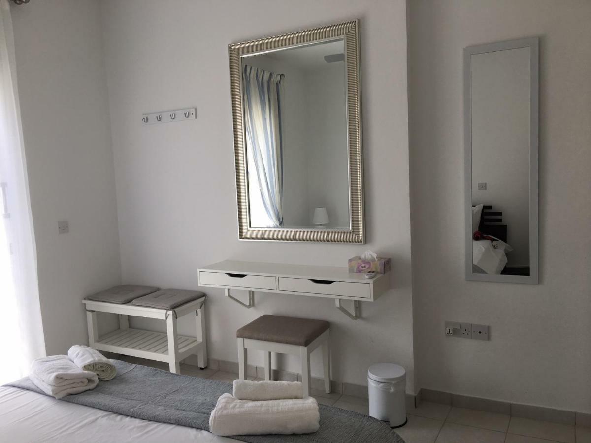 Limnaria Gardens - Modern 1 Bed, Walk To Beach & Shops Paphos Exterior photo